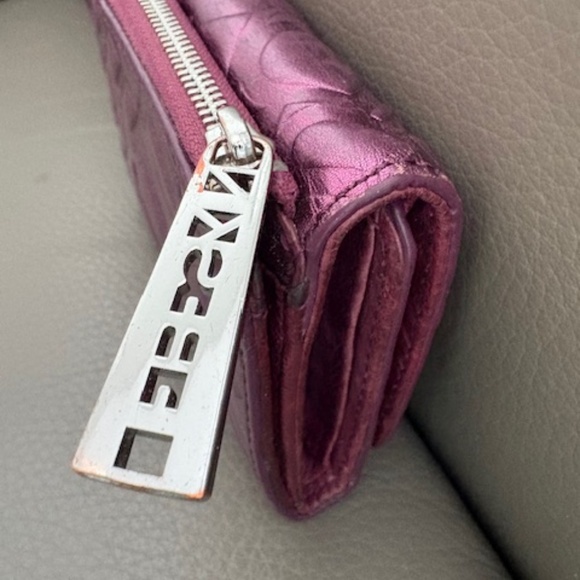 LIEBESKIND Berlin small small wallet embossed metallic burgundy red purple hue - Picture 8 of 16